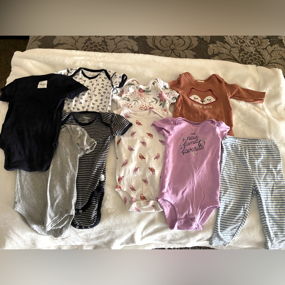 Bundle Onesies in great condition range 6m-12 months